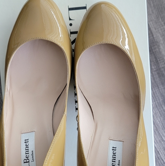 LK Bennett NWT "Sledge" pumps, tan, Patent Leather - Picture 6 of 12